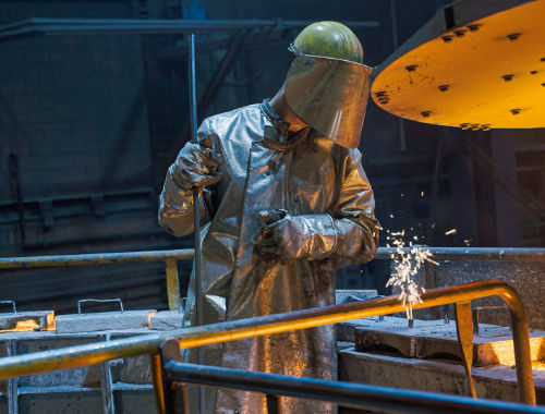 0022 – MA hält Testgerät