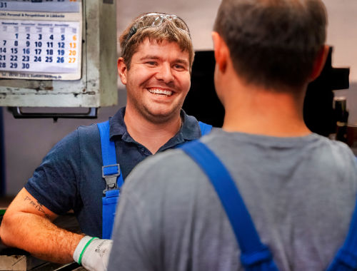 0022 – MA hält Testgerät