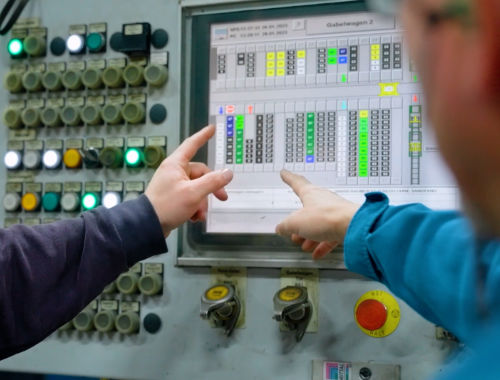 0022 – MA hält Testgerät