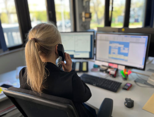 0022 – MA hält Testgerät