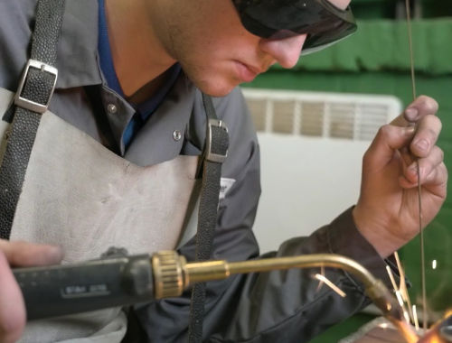 0022 – MA hält Testgerät